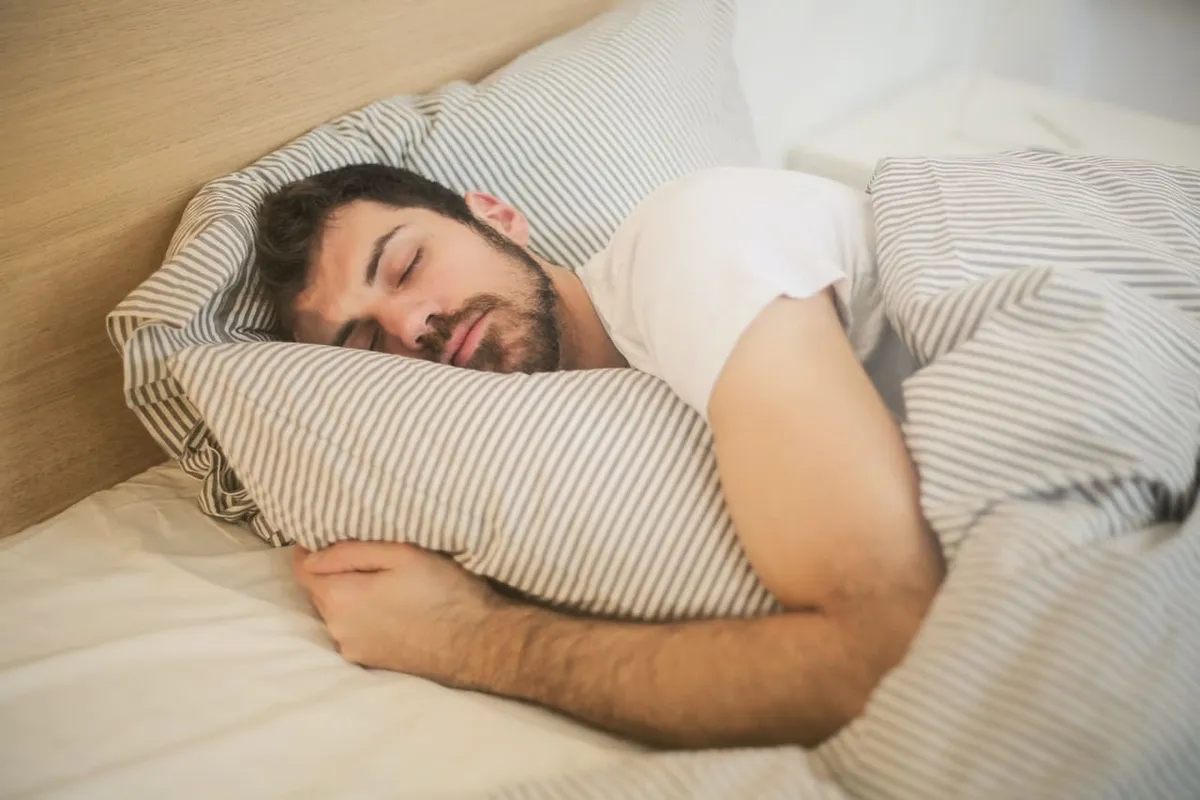 Die Bedeutung von Melatonin für den Schlaf und das Einschlafen